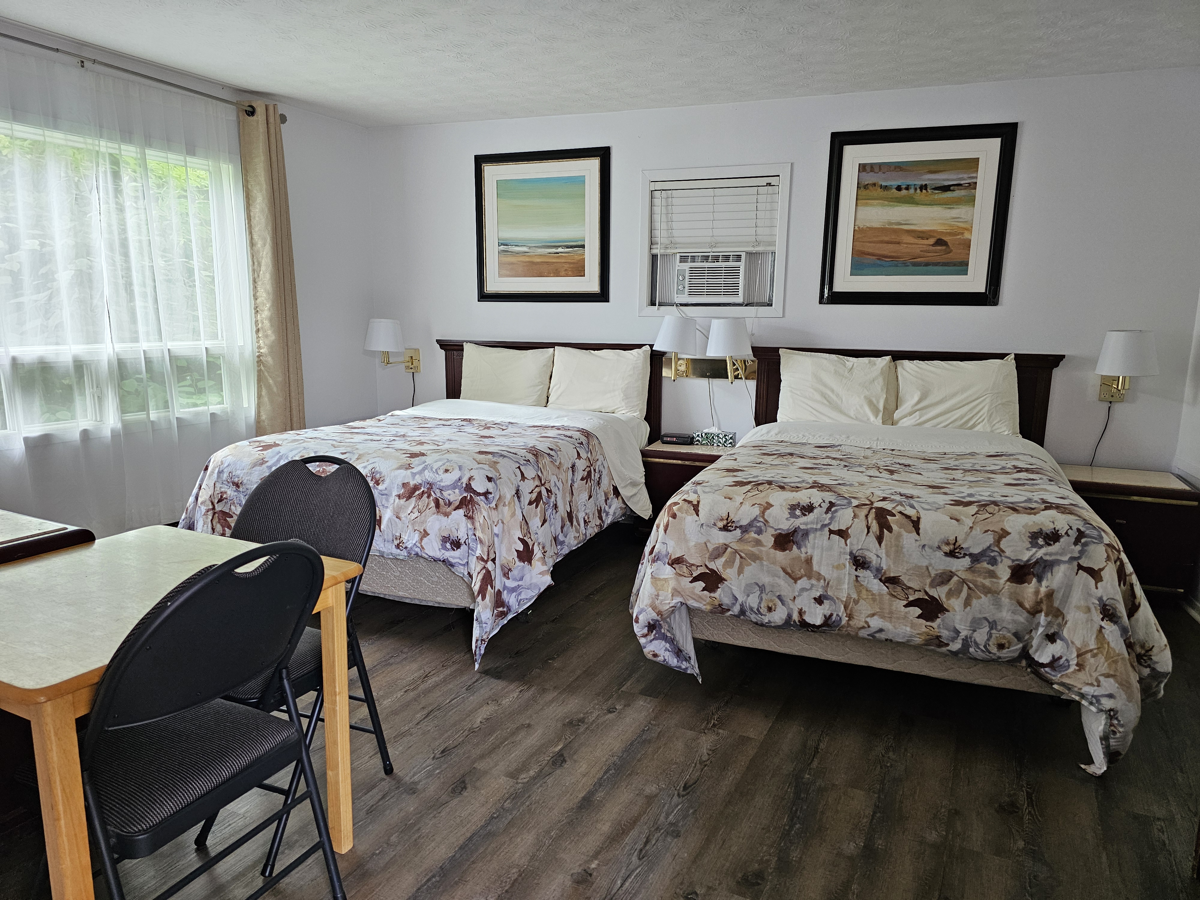 2 lits doubles de motel de l'Outlet