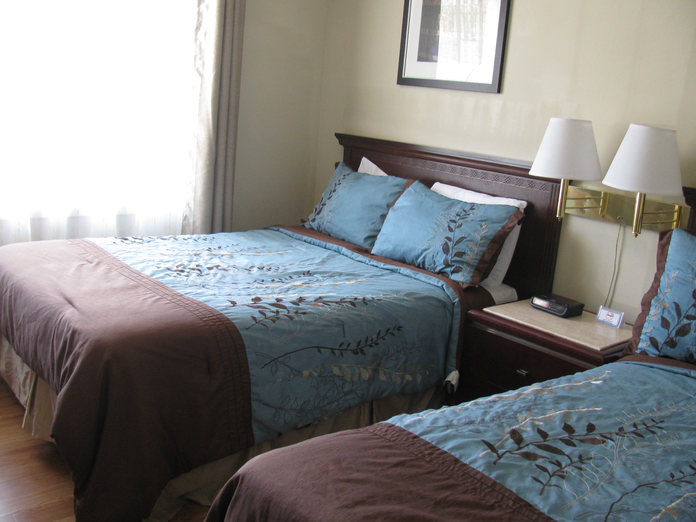 2 lits doubles ecomoniques de motel de l'Outlet